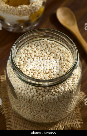 Knallte Quinoa Getreide Stockfoto