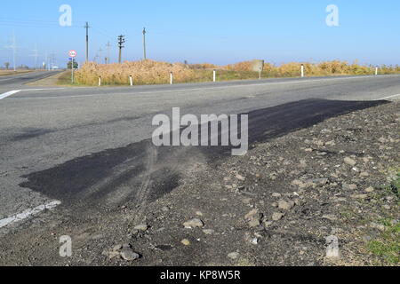 Reparatur von eine asphaltierte Straßenbeläge Stockfoto