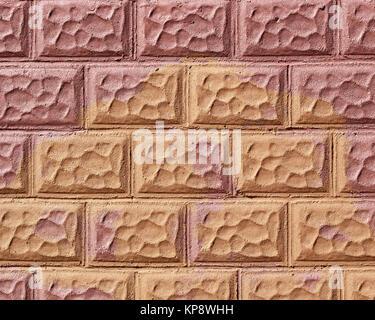 Texturierte dekorative Mauer, die in zwei verschiedenen Farben bemalt wurde. Stockfoto