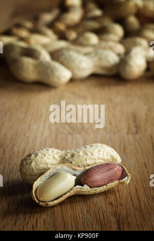 Peanut auf einem Tisch Stockfoto