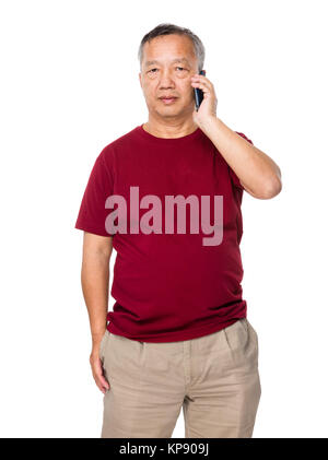 Reifer Mann sprechen sie mit Handy Stockfoto
