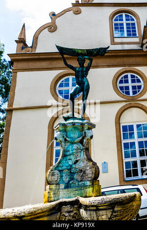 Stadtbrunnen Naturkundemuseum in Kassel. Stockfoto