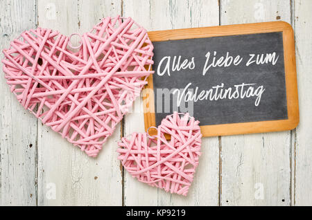 Tafel mit rosa Herzen - Alles Liebe zum Valentinstag Stockfoto