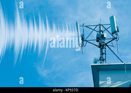 Outdoor 4G Wireless Telefon Radio-Zellenstandortes mit Wave effect Data Stockfoto