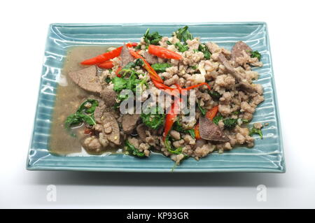 Stir Fry Basilikumblätter mit Schweinefleisch und Leber Stockfoto