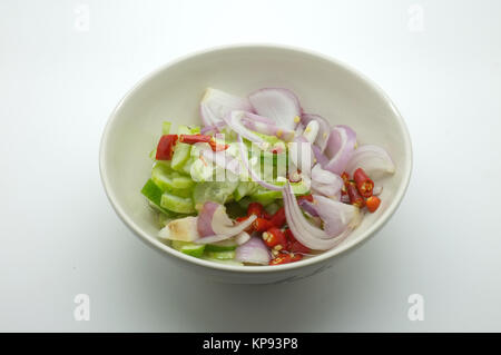 Acar, Ajat, islamische Salat, Essig eingelegtes Gemüse für gegrilltes Schweinefleisch satay Stockfoto