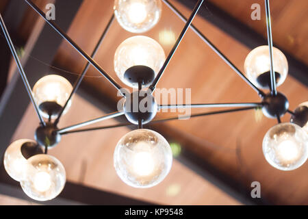 Schönes Licht Lampe im Coffee Shop eingerichtet Stockfoto