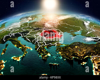 Sonnenaufgang über Rumänien in den rot markierten nach Modell des Planeten Erde im Weltraum mit sichtbaren Grenzen. 3D-Darstellung. Elemente dieses Bild und Stockfoto