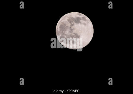 Mond Nahaufnahme zeigt die Details der Mondoberfläche. Stockfoto