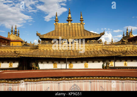 Dach des Jokhang Kloster in Lhasa, Tibet, € in der Volksrepublik China. Stockfoto