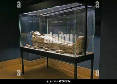 Einer der Särge von König Tutanchamun gefunden in seinem Grab im Ägyptischen Museum der Antiquitäten, Kairo, Ägypten, Nordafrika Stockfoto