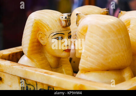 Des Tutanchamun Kanopenkasten und Gläser mit lebenswichtigen Organe, von König das Grab von Tutanchamun, Ägyptisches Museum der Antiquitäten, Kairo, Ägypten Stockfoto