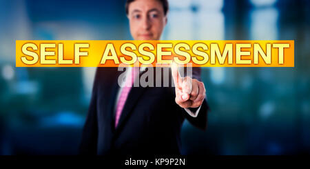 Glücklich Manager Pressen SELF ASSESSMENT Stockfoto