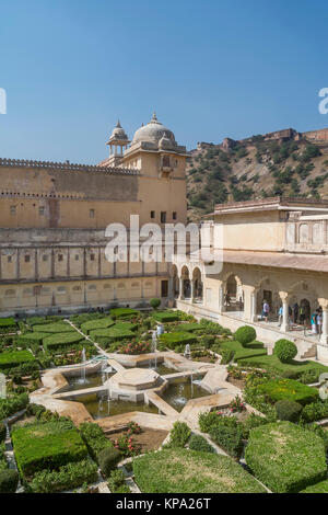 Der Mughal Gärten im Amber Fort, Amer, Jaipur, Rajasthan, Indien Stockfoto