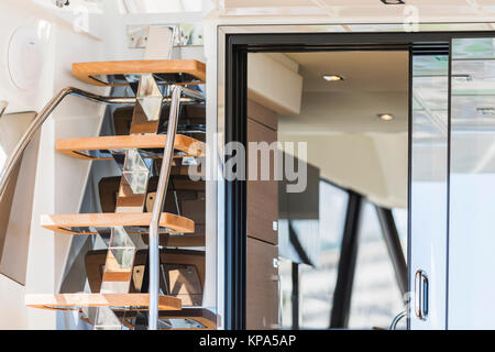 Luxus Yacht aus Holz Treppen details Stockfoto