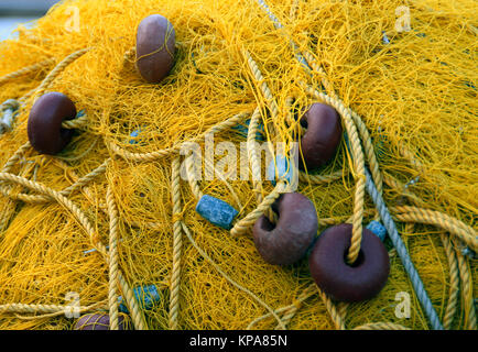 Fischernetze und Bojen. Tageslicht. Griechenland Stockfoto