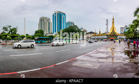 Innenstadt von Yangon in der Regenzeit, Myanmar, Juni-2017 Stockfoto