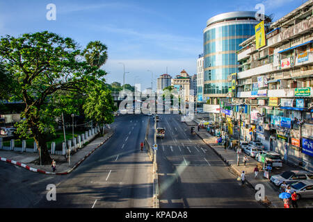 Schönen Morgen, hledan Kreuzung in Yangon, Myanmar, Juni-2017 Stockfoto