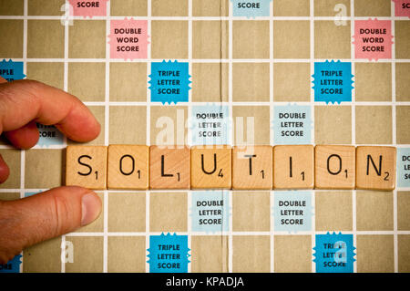 Wort Lösung mit Scrabble Fliesen geschrieben Stockfoto