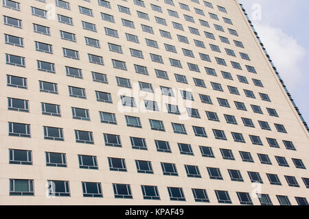 Symmetrische Muster an der Wand des hohen Gebäude Stockfoto