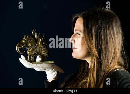 Edinburgh, Großbritannien. 14 Dez, 2017. Kunstwerke, die die Wunder von Indien nach Großbritannien am Ende des 19. Jahrhunderts gebracht werden auf dem Display in Schottland zum ersten Mal in über 130 Jahren zu gehen, in eine neue Ausstellung eröffnet im Queen's Gallery, Palast von Holyroodhouse am Freitag, den 15. Dezember. Credit: Rich Dyson/Alamy leben Nachrichten Stockfoto