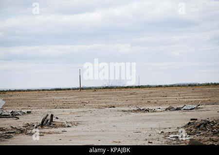 Donbass Donezk, Ukraine. 18 Sep, 2016. Kohle Fabrik in Avdiivka (unter Ukrainischen Control) von DPR Position im Flughafen Streifen gesehen. Ukrainischen Truppen noch Kontrolle Pisky, noch auf eine Entfernung von 1, 4 km vom Flughafen Terminal. Sparta Bataillon ist eine bewaffnete Gruppe von Rebellen der separatistischen Kämpfen im Gebiet Donezk gegen die ukrainische Regierung gebildet seit 2014. Credit: Joao Bolan/SOPA/ZUMA Draht/Alamy leben Nachrichten Stockfoto