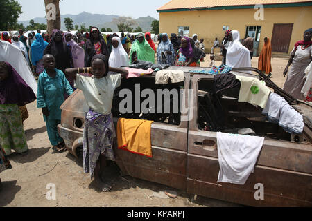 Borno State, Nigeria. 27 Juni, 2017. Vertriebene in ein Lager in Gwoza, die Stadt, die der Sitz wurde von Boko Haram ist kurzlebig Kalifat von 2014/2015. Credit: Sally Hayden/SOPA/ZUMA Draht/Alamy leben Nachrichten Stockfoto