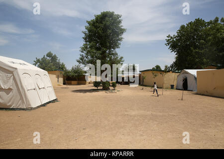 Maiduguri, Borno State, Nigeria. 24 Juni, 2017. Kinder laufen in einem Übergangslager für diejenigen, die vor kurzem von der Nigerianischen Militär Untersuchungshaft entlassen wurden. Die meisten waren für Monate oder Jahre von Boko Haram statt. Credit: Sally Hayden/SOPA/ZUMA Draht/Alamy leben Nachrichten Stockfoto