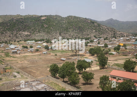 Borno State, Nigeria. 27 Juni, 2017. Luftaufnahme von Gwoza, die Stadt, die der Sitz wurde von Boko Haram ist kurzlebig Kalifat von 2014/2015. Credit: Sally Hayden/SOPA/ZUMA Draht/Alamy leben Nachrichten Stockfoto