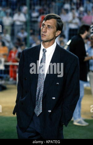 Datei: Johan Cruyff, Trainer des FC Barcelona, 10.5.1989, Stadion Wankdorf, Bern, Schweiz. European Cup Winners Cup Finale. FC Barcelona gegen Sampdoria. Trainer Johan Cruyff - Barcelona Stockfoto