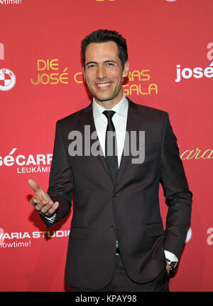 München, Deutschland. 14 Dez, 2017. Moderator Alexander Mazza kommt an der "Jose Carreras Benefiz Gala" Charity Event an der Bavaria Film Studios in München, Deutschland, 14. Dezember 2017. Credit: Ursula Düren/dpa/Alamy leben Nachrichten Stockfoto