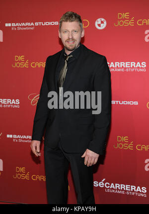 München, Deutschland. 14 Dez, 2017. Schauspieler Martin Gruber kommt an der "Jose Carreras Benefiz Gala" Charity Event an der Bavaria Film Studios in München, Deutschland, 14. Dezember 2017. Credit: Ursula Düren/dpa/Alamy leben Nachrichten Stockfoto