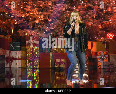 München, Deutschland. 14 Dez, 2017. US-Sängerin Anastacia auf der Bühne des "Jose Carreras Benefiz Gala" Charity Event an der Bavaria Film Studios in München, Deutschland, 14. Dezember 2017. Credit: Ursula Düren/dpa/Alamy leben Nachrichten Stockfoto