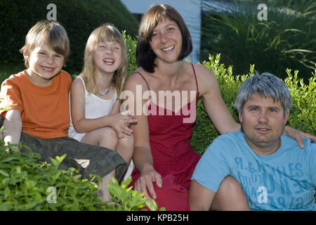 Model Release, Familienfoto, Eltern Und Kinder - Familienbild Stockfoto