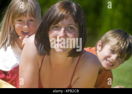 Model Release, Mit Sohn Und Tochter - Mutter, Mutter, Sohn und Tochter Stockfoto