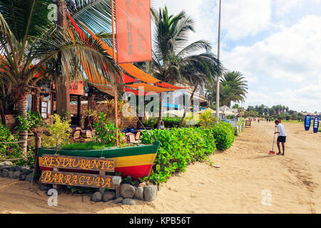 Restaurant Barracuda auf Ponta Sino Strand in Santa Maria, Insel Sal, Salina, Kap Verde, Afrika Stockfoto