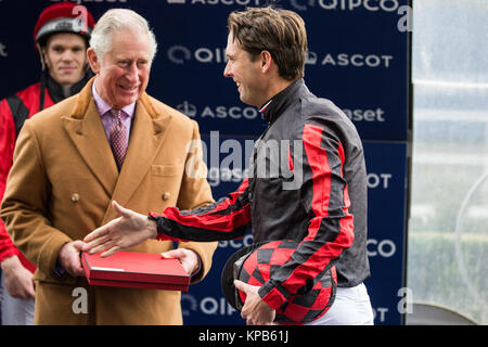 Ascot, Großbritannien. 24. November 2017. Der Prinz von Wales, der Patron der Prinz auf dem Land, und die Herzogin von Cornwall, eine Präsentation zu Inter Stockfoto