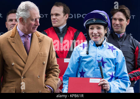 Ascot, Großbritannien. 24. November 2017. Der Prinz von Wales, der Patron der Prinz auf dem Land, und die Herzogin von Cornwall, um eine Präsentation zu einem Com machen Stockfoto