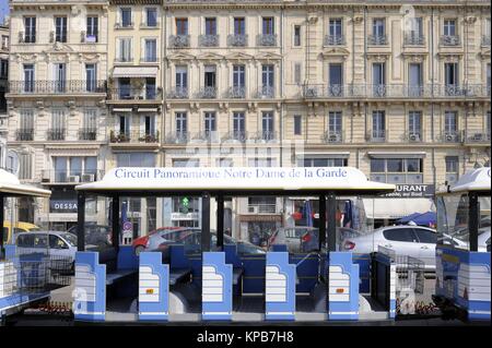 Marseille (Frankreich), Gebäude auf dem Quai du Port, Petit Train turistique Stockfoto