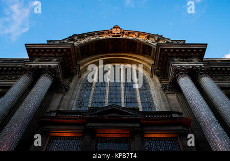 Brüssel / Belgien - 25. November 2017 eine Fassade aus Fenstern der Euronext Brüssel oder auch als Börse Brüssel. Stockfoto