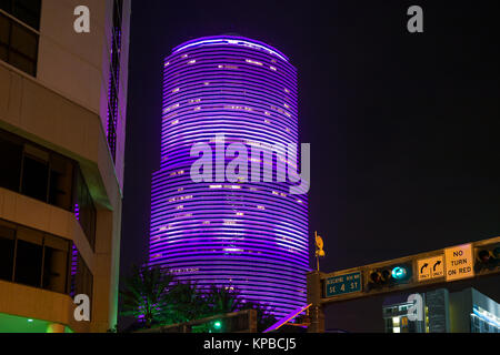 Miami, USA - 12. September 2013: Die Bank von Amerika Farben in der Nacht Stockfoto