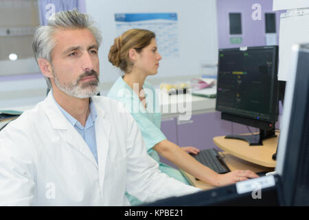 Techniker im Krankenhaus Stockfoto