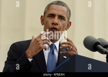 US-Präsident Barack Obama liefert Erläuterungen während der "Gedenkveranstaltung Lassen Sie Freiheit Ring', am Lincoln Memorial in Washington DC, USA, 28. August 2013. Die Veranstaltung war der 50. Jahrestag der 28. August 1963 Marsch auf Washington führte durch den späten Dr. Martin Luther King Jr., wo er berühmt gab sein "Ich habe einen Traum' Rede haben zu gedenken. Quelle: Michael Reynolds/Pool über CNP/MediaPunch Stockfoto