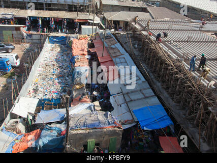 Äthiopien ADDIS ABEBA, DECEMDER 23,2013.The größten afrikanischen Markt-Merkato in Äthiopien Addis Abeba 23. Dezember 2013 Stockfoto