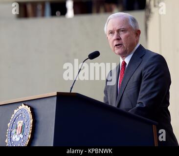 Us-Justizminister Jeff Sessions spricht während der offiziellen Feierstunde für FBI (FBI) Direktor Christopher Wray am FBI HAUPTQUARTIER September 28, 2017 in Washington, DC. Stockfoto