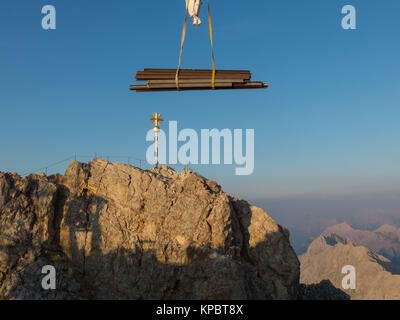 Kran auf der Zugspitze in Bayern Stockfoto