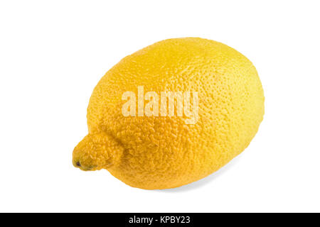 Nahaufnahme des ganzen Zitrone, hell gelb gefärbt, mit deutlich sichtbaren Texturierte schälen. Citrus ist auf weißem Hintergrund. Stockfoto