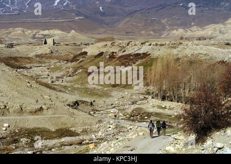 Trekker die Erkundung der oberen Mustang Region in der Nähe von Lo Manthang, Nepal. Stockfoto