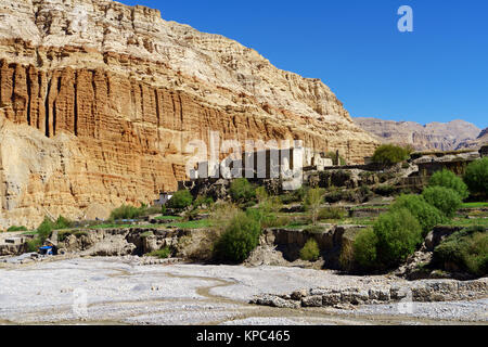 Alte Dorf Chuksang, Upper Mustang, Nepal. Stockfoto