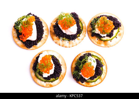 Caviar Vorspeise serviert auf Cracker Stockfoto